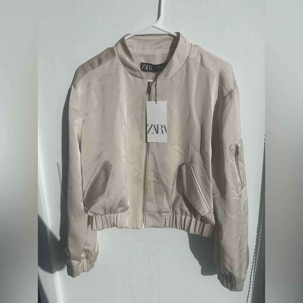 Zara Light Jacket. New with tag on. Size: S